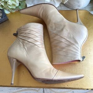 ULTRA RARE! Versace Versus Heeled Ankle Booties in Cream Leather